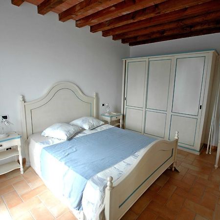 Villaggio Di Mezzo Ortano Рио-Марина Номер фото
