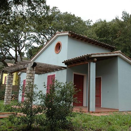 Villaggio Di Mezzo Ortano Рио-Марина Номер фото