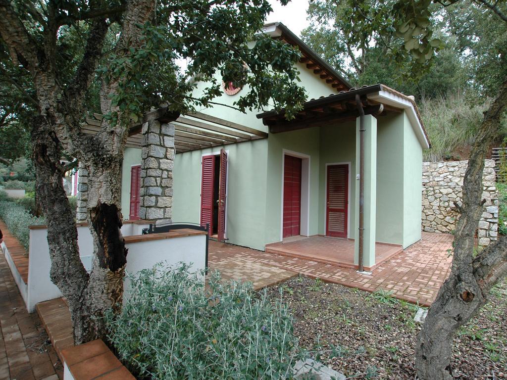 Villaggio Di Mezzo Ortano Рио-Марина Номер фото