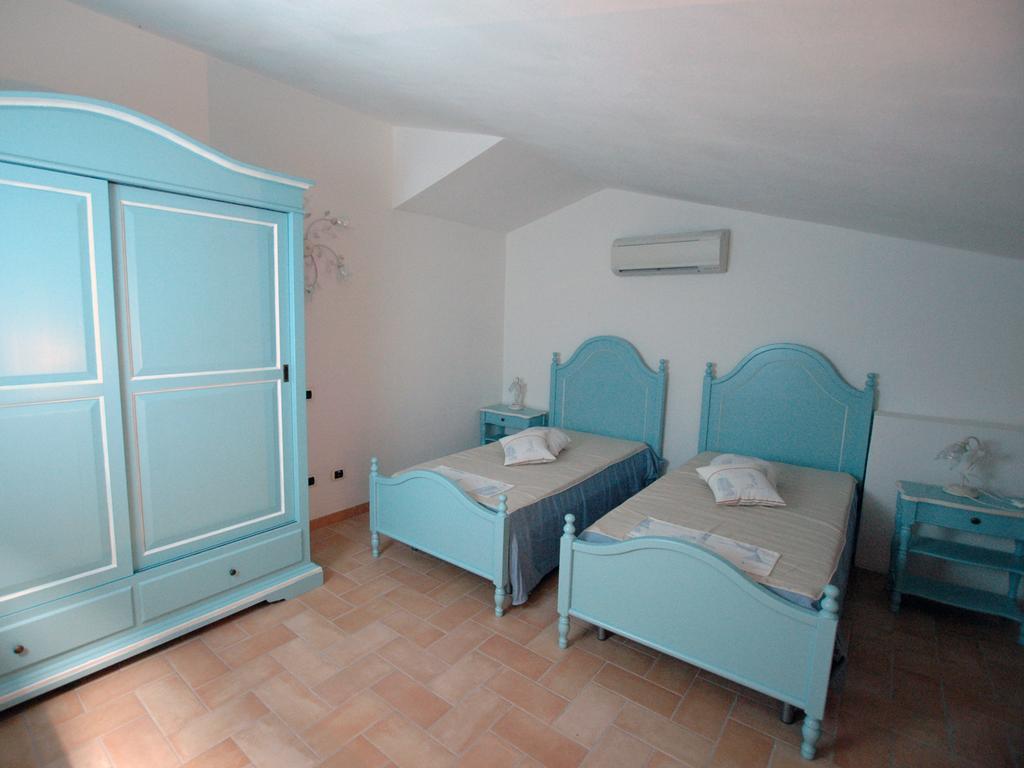 Villaggio Di Mezzo Ortano Рио-Марина Номер фото